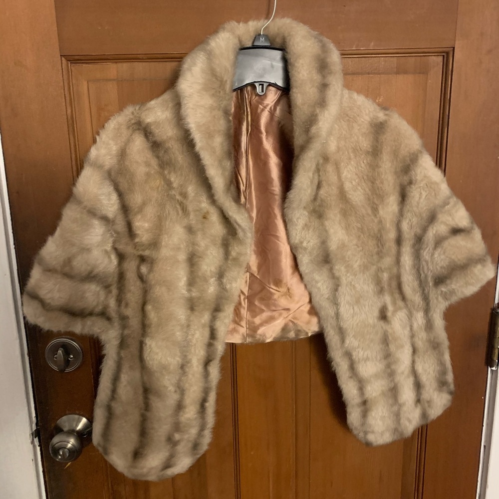 Regina Glenara by Glenoit Fur Capelet